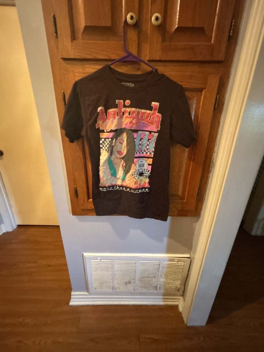 Size S Child: Aaliyah 90s Hip Hop Music Graphic T-shirt
Pit to Pit: 15”